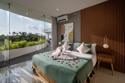 Une chambre chaleureuse en bois à Villa Soluna